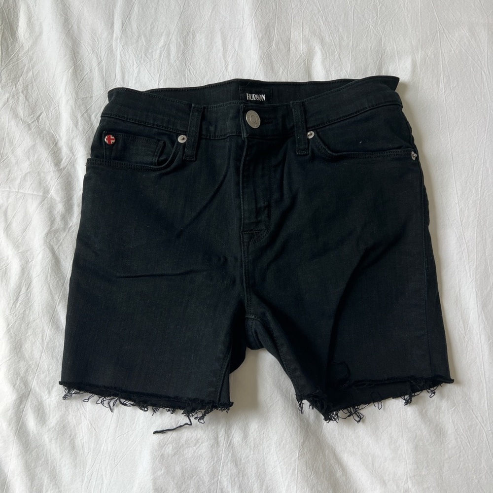 HUDSON black denim shorts | size 26

Runs small, excellent condition